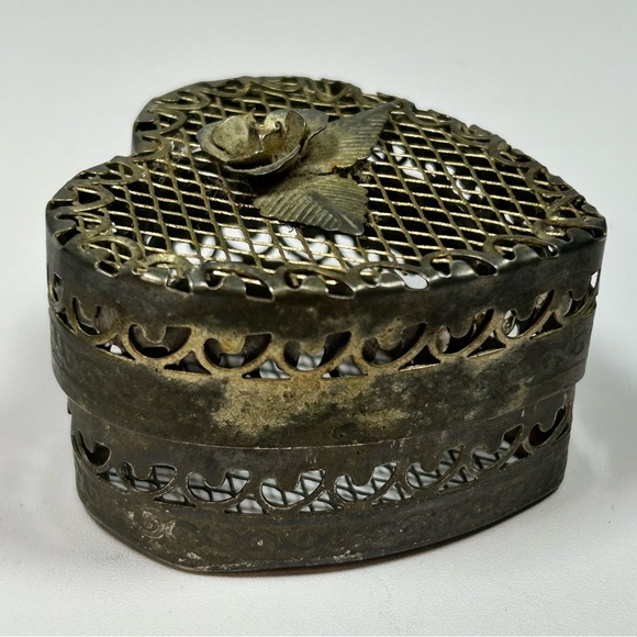 Vintage Silver Plated Metal Filigree Heart Trinket Jewelry Ring Box Rose Leaf - Picture 3 of 7